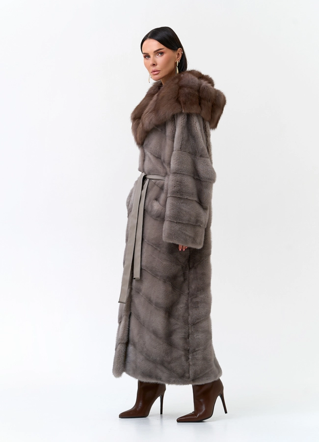 Длинная шуба из меха норки с капюшоном из меха куницы модель № 29252 универмаг малина фото