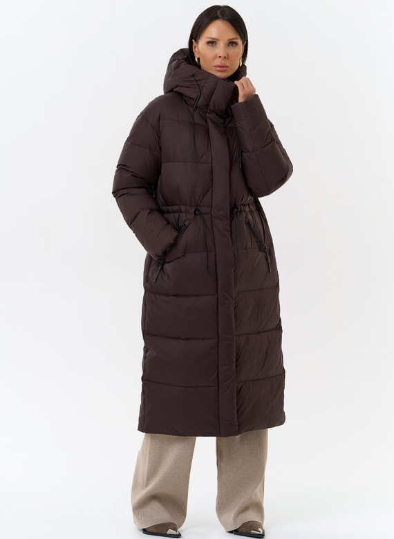Женский пуховик коричневого цвета с капюшоном