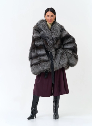Женская шуба из меха чернобурой лисы фото