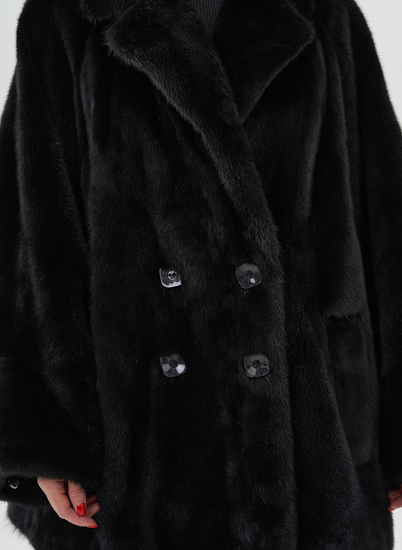 Короткая шуба из меха saga