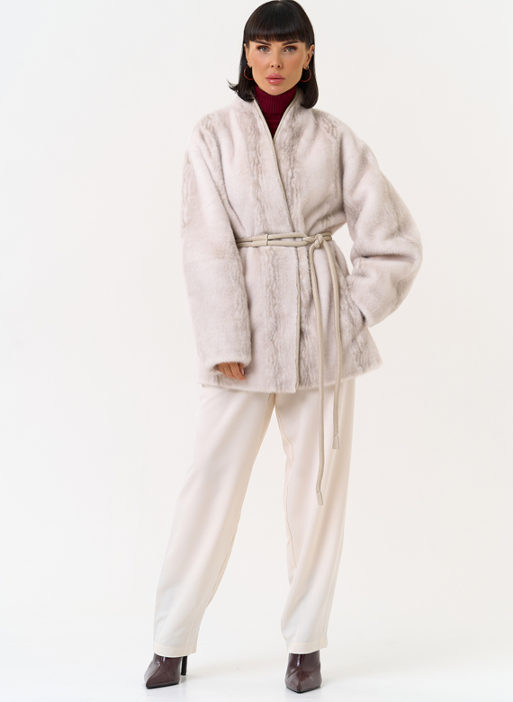 Светлая шуба из эко меха