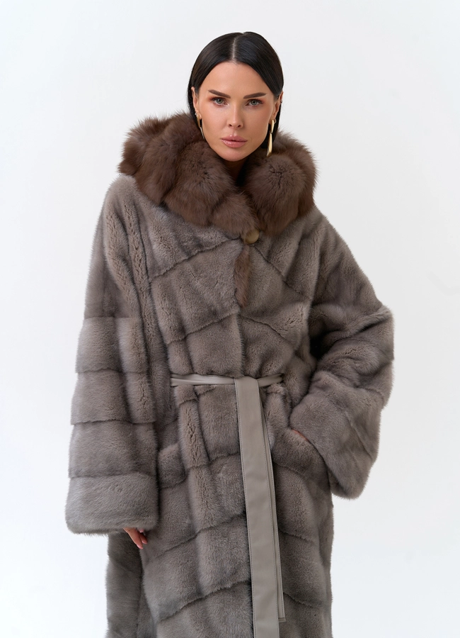 Длинная шуба из меха норки с капюшоном из меха куницы модель № 29252 универмаг малина