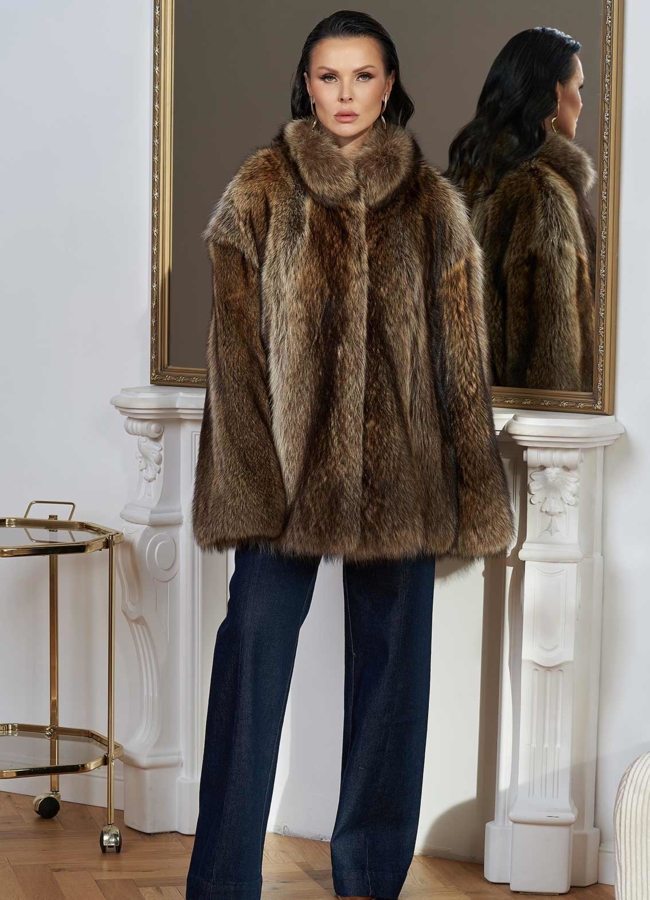 Шуба из меха канадского енота модель № 28886 универмаг малина