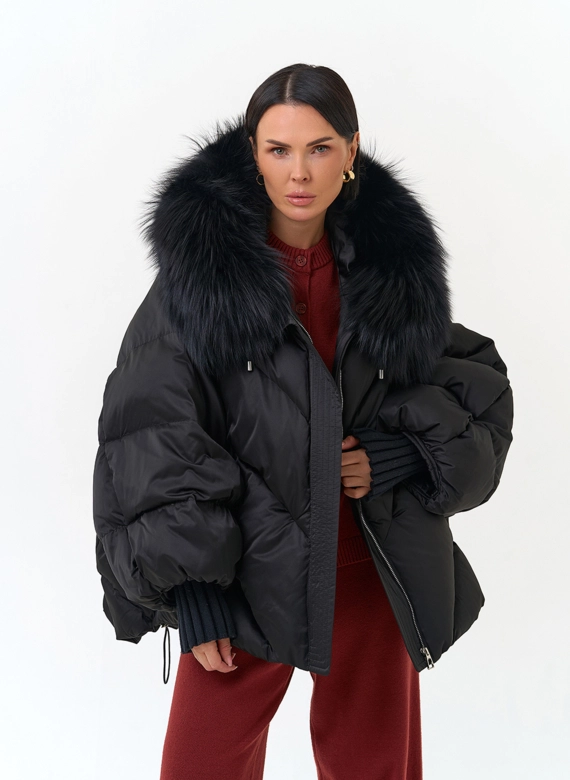 Женский пуховик с мехом чернобурой лисы на капюшоне фото