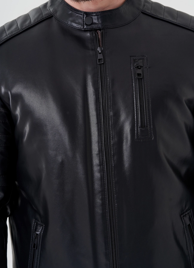 Мужская куртка черного цвета  модель № 24464 универмаг малина