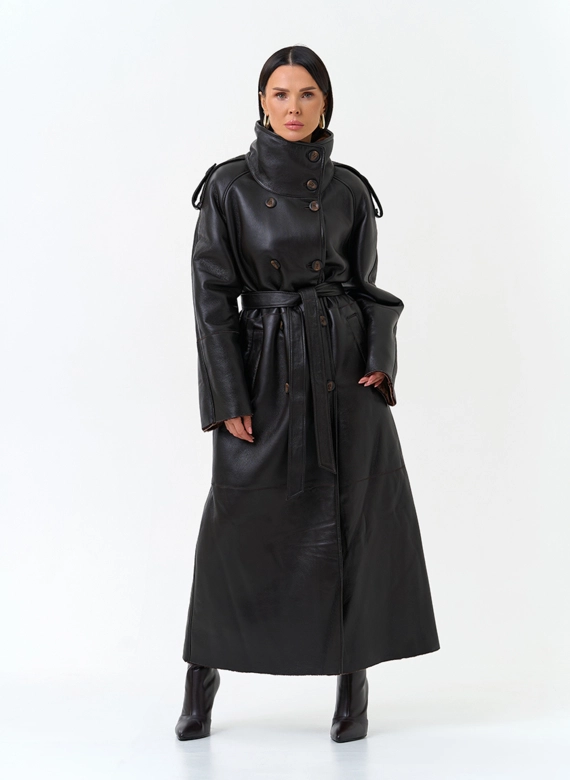 Женская дубленка из натурального меха с воротником стойкой фото