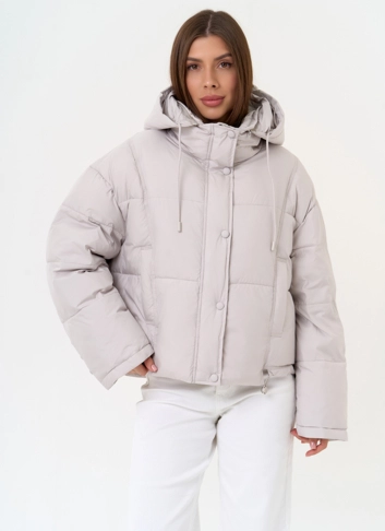 Женский короткий пуховик с капюшоном