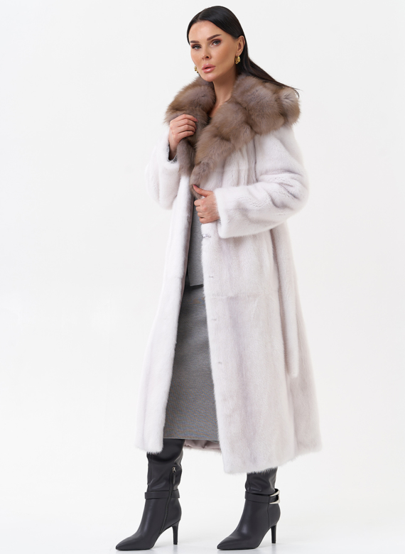 Белая шуба из норки с куницей