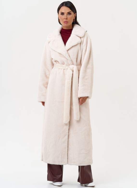 Женское пальто из эко меха молочного цвета