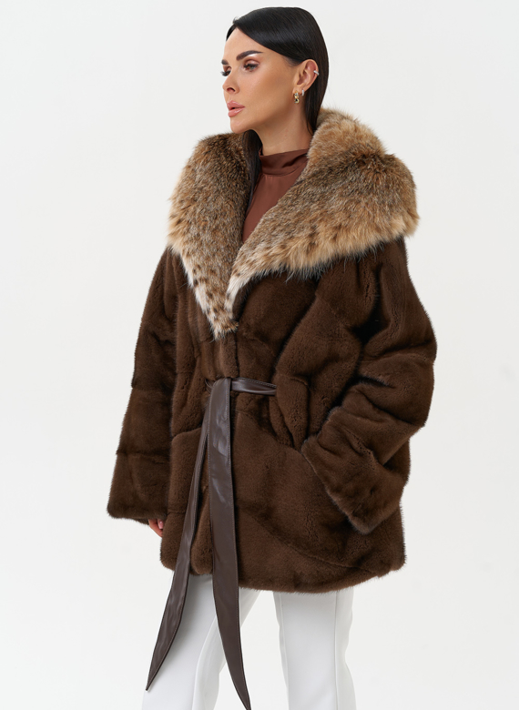 Женская шуба из меха норки с капюшоном из меха рыси