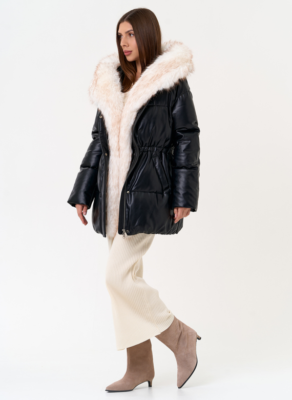 Женский пуховик из эко кожи с отделкой из эко меха