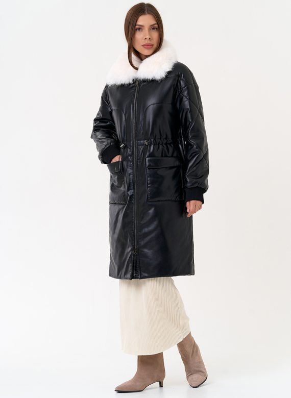 Женский пуховик из эко кожи с воротником из эко меха